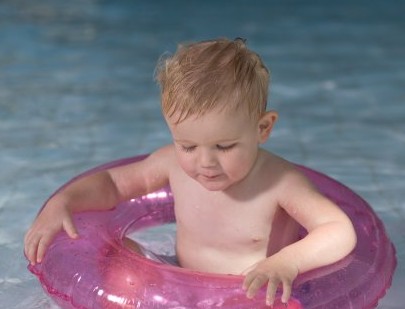 宝宝冬季游泳会变得更聪明