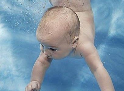 宝宝冬季游泳会变得更聪明